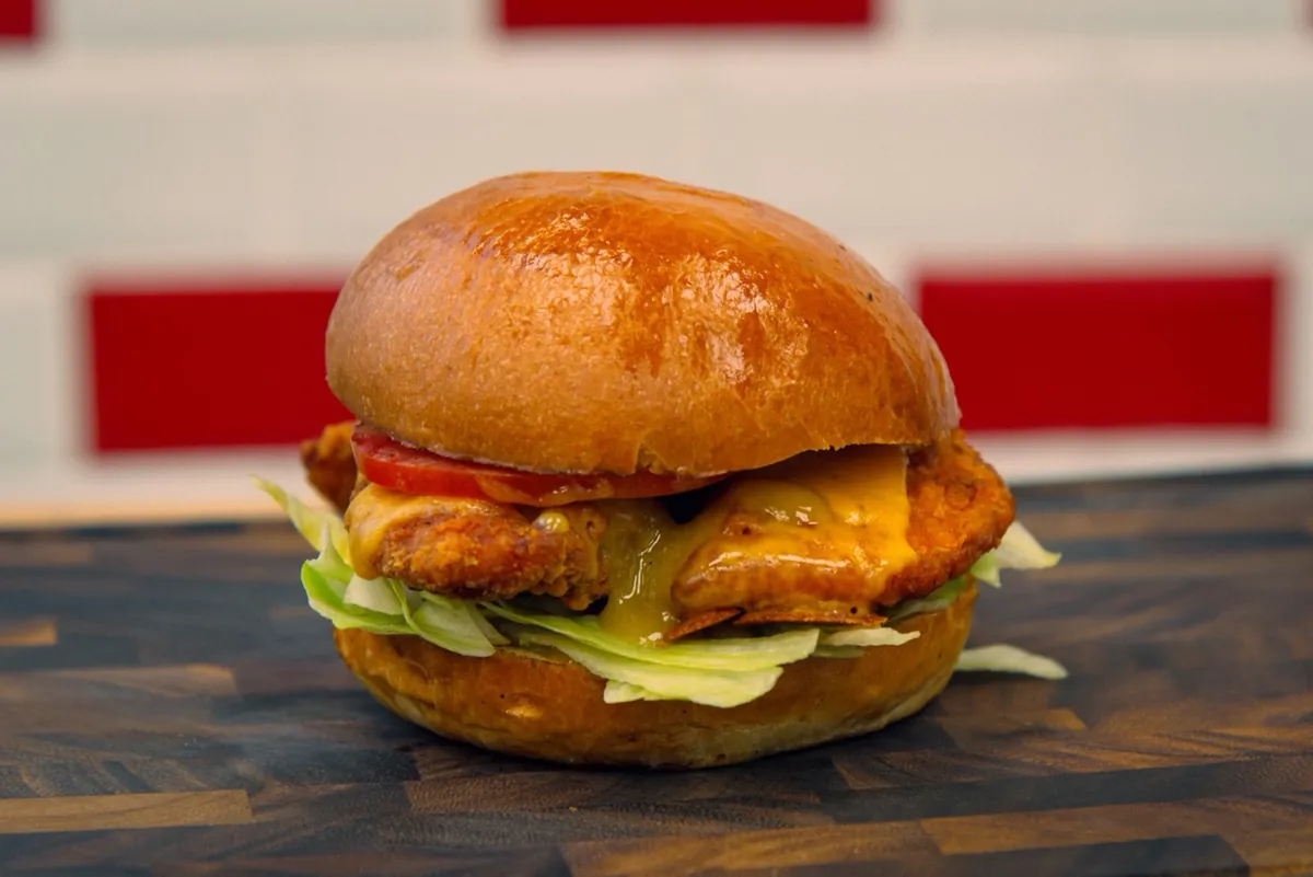 Crispy Chicken hamburger – Rambo Burger & Bowl, Budapest