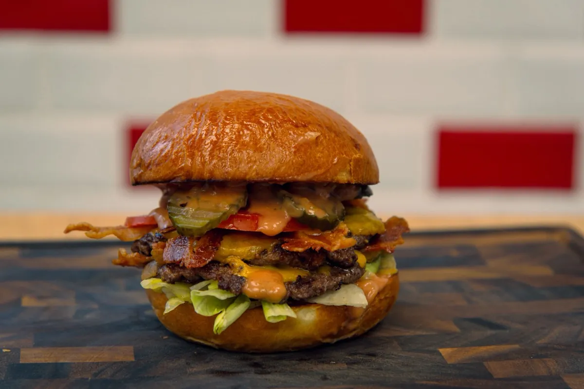 Dupla Smash hamburger – Rambo Burger & Bowl, Budapest